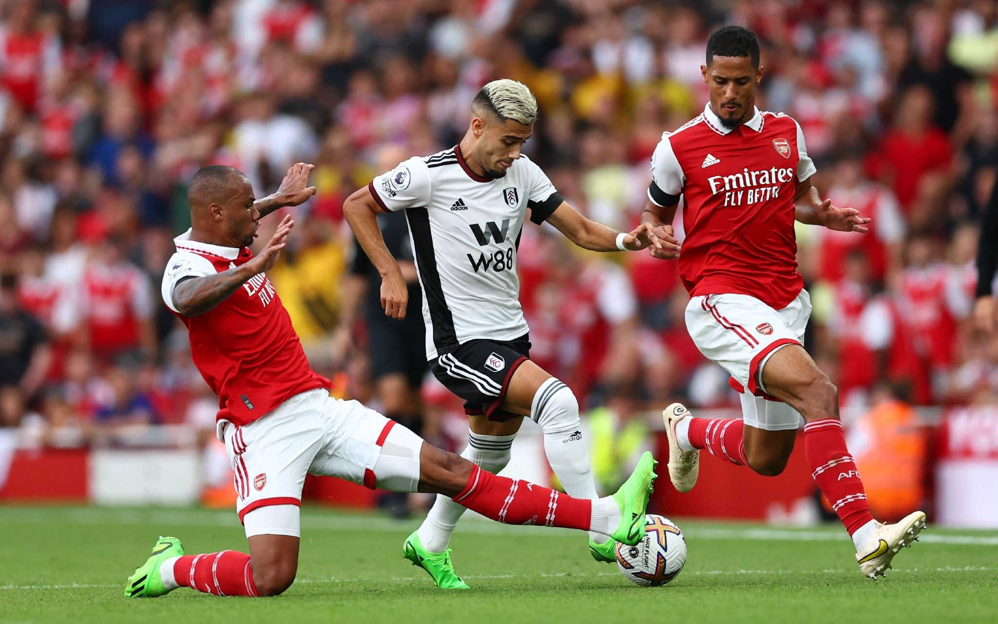 且场上局势 且场上局势