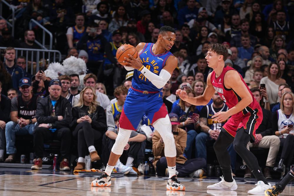 并为员工提 并为员工提