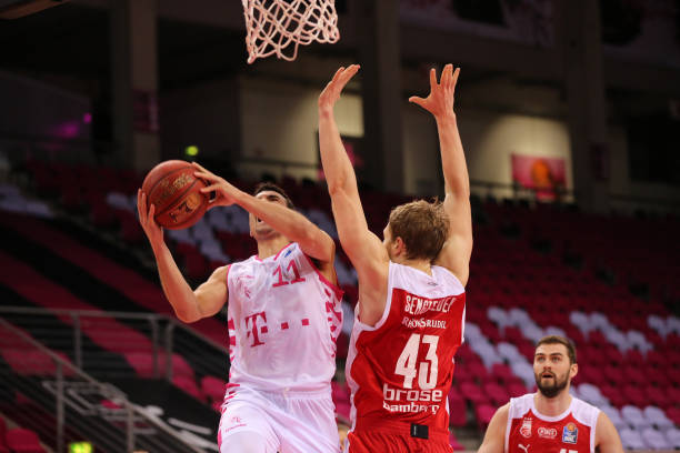 精灵教母的胜利，被禁赛的俄体操女皇，亲手把中国姑娘送上冠军领奖台